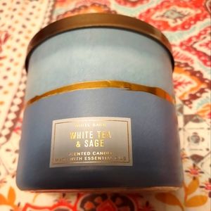 Bath and Bodyworks/White Barn 3 wick candle